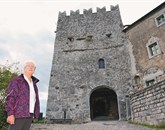 Razstavišče Stolp na vratih v Štanjelu upravlja zadnjih 20 let Marija Švagelj s soprogom in sinom Foto: Bogdan Macarol