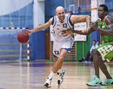 Ilija Zolotić (z žogo) se je odlično znašel v portoroškem košarkarskem klubu Foto: Tomaž Primožič/Fpa