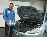 Priznani slovenski inovator in ljubitelj električnih avtomobilov Andrej Pečjak z novim električnim motorjem Foto: STA