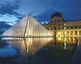 Pariški muzej Louvre je z rekordnimi 8,8 milijona obiskovalci v lanskem letu utrdil svoj sloves najbolj obiskanega muzeja na svetu 