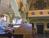 Poleg klasičnih orgel (na koru v ozadju) bodo v ponedeljek na koncertu zadonele tudi elektronske  Foto: Bogdan Macarol