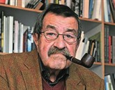 Nemški pisatelj in nobelovec Gunter Grass, avtor protivojnega romana Pločevinasti boben ter eden najvplivnejših pa tudi najbolj kontroverznih nemških intelektualcev, bo najverjetneje odložil pero 