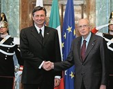 Italijanski predsednik Giorgio Napolitano  (desno) prihod slovenskega predsednika Boruta Pahorja vidi kot potrditev prijateljskih odnosov med državama, ki jih utrjujeta tudi manjšini v obeh državah Foto: STA