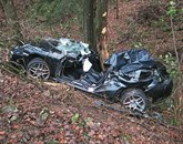 Ponoči se je na  cesti Postojna-Unec v občini Cerknica zgodila prometna nesreča,  v kateri sta umrli dve osebi Foto: Pgd Postojna