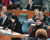 Gospodarska zbornica Slovenije (GZS) je ta mesec uvedla vladno redovalnico, v okviru katere bo mesečno ocenjevala dobre in slabe poteze vlade Foto: STA