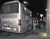 Napadalci so poškodovali tudi avtobus Foto: Pu Celje