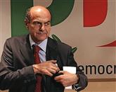 Pier Luigi Bersani je izjavil, da si “le duševno bolan človek želi vladati Italiji.” Foto: Ansa