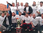  Igralci malonogometne ekipe ŠD Luka so prvič doslej osvojili prvo mesto v ligi obalnih veteranov Foto: Denis Sabadin
