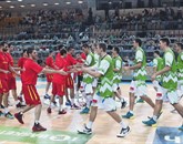 Slovenski košarkarji si bodo s tekmeci prvič segli v roke jutri zvečer Foto: Tomaž Primožič/Fpa