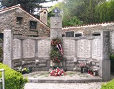 Spomenik žrtvam poboja 30. aprila 1944 z imeni vseh pobitih Foto: Tomo Šajn
