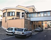 Naprodaj je tudi Adriafinova stavba v središču Kopra, ki jo ima že vrsto let v najemu koprski zavod za zaposlovanje  Foto: Tomaž Primožič/Fpa