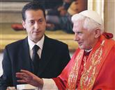 Papežev majordom bo svojo kazen odsedel v Vatikanu