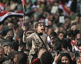 Po današnjih molitvah se obetajo vnovični protesti, saj so islamisti po sredinem krvavem zatrtju protestov pozvali k “petku jeze” v Kairu (fotografija je iz arhiva) 