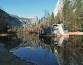 Obsežen gozdni požar, ki pustoši po ameriški zvezni državi Kalifornija, je dosegel tudi znameniti narodni park Yosemite, so v petek sporočili upravljavci parka Foto: Wikipedia