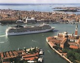 V Benetkah so se ponovno uprli pretiranemu obisku luksuznih potniških križark Foto: Arhiv Pn
