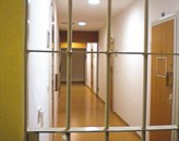 Novogoriško sodišče je goljufa iz Idrije obsodilo na štiri leta in pol zapora. Doslej je bil zaradi goljufij že večkrat kaznovan. Foto: Sijan Pretnar