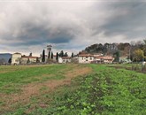 V občinah brez prostorskih načrtov, kakršna je na primer Renče-Vogrsko (na fotografiji zemljišča v Bukovici) prispevka na nepozidana zemljišča sploh niso uvedli  Foto: Leo Caharija