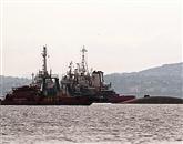 Pred grškim pristaniščem Elefsis je danes potonila tovorna ladja, ki je prevažala kurilno olje Foto: Yiorgos Karahalis
