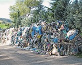 Ajdovci so začasno rešili skladiščenje  mešanih komunalnih odpadkov, težave so  pri odvozu odpadne embalaže Foto: Alenka Tratnik