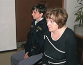 Hilda Tovšak, ki je trenutno na prestajanju zaporne kazni, se zaradi zdravstvenih razlogov danes ni udeležila predobravnavnega naroka na Okrožnem sodišču v Mariboru, kjer se je začela razpletati zgodba o domnevnem nedovoljenem dajanju in prejemanju Foto: STA