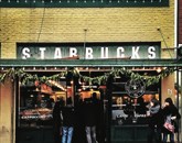 Ameriška korporacija Starbucks se je odločila prepovedati kajenje v neposredni bližini svojih kavarn Foto: Facebook/Starbucks