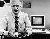 Douglas Engelbart, ki je izumil računalniško miško, je v torek umrl v Kaliforniji v starosti 88 let 