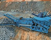  Lastnik podjetja v Italiji je opazil, da so mu z gradbišča v bližini Trevisa ukradli delovni stroj za drobljenje kamna, vreden skoraj 250.000 evrov. Fotografija je simbolična. Foto: Powerscreen