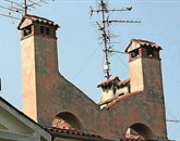 Dosedanji osemletni rok trajanja dimnikarske koncesije za opravljanje meritev, pregledov in čiščenje kurilnih naprav je minuli konec tedna, na prvi letošnji seji, Vlada RS tako rekoč ukinila in skrajšala veljavnost do konca leta 2015 