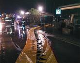 V Izoli so gasilci zaradi visoke plime postavili več vodnih pregrad  Foto: Mandrač