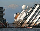 Križarka je nasedla pred otokom Giglio 13. januarja 2012. Umrlo je 32 od več kot 4200 ljudi na krovu Foto: Reuters