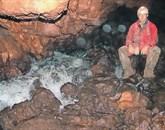 Ena od jam na Gropajski gmajni, skozi katere teče podzemna Reka, so tudi Kanjaduce. Za ta dokaz so se morali jamarji prebiti tristo metrov globoko.
 Foto: Arhiv Jd Sežana
