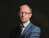 Ukrajinski parlament je za predsednika prehodne vlade potrdil 39-letnega proevropskega Arsenija Jacenjuka, ki naj bi državo popeljal iz najhujše politične krize v zadnjih letih Foto: Wikipedia