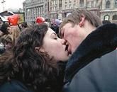  Francoski poljub na hrvaških ulicah bo zaljubljence morda pripeljal v zapor. Fotografija je simbolična. 