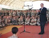 Vojake, ki se bodo iz Iraka vrnili domov do konca leta, je nagovoril ameriški obrambni minister Leon Panetta  Foto: Pool