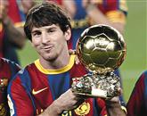Trikratni zaporedni dobitnik zlate žoge za najboljšega nogometaša na svetu Lionel Messi je s katalonskim velikanom Barcelono podaljšal sodelovanje do leta 2018 Foto: Gustau Nacarino