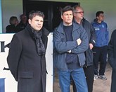 Aleš Frančeškin (levo) je tudi predsednik Mladinskega nogometnega kluba Izola. Na nedeljskem  odprtju obnovljenega stadiona se njegov pogled ni srečal z županovim.    Foto: Tomaž Primožič/Fpa