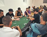 Poker je med mladimi vedno bolj priljubljen, zlasti spletna oblika te igre  Foto: Ana Cukijati