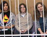 Članici ruske punk skupine Pussy Riot so odpeljali v delovni taborišči, eno pa so pogojno izpustili 