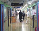 Vrata na oddelkih z bolniki bodo poslej odprta le v času obiskov, obiskovalci pa bodo pod budnejšim nadzorom Foto: Zdravko Primožič/Fpa