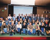Na Višji strokovni šoli v Postojni so pred kratkim dobili 12 novih poslovnih sekretarjev, 21 inženirjev strojništva in sedem inženirjev gozdarstva in lovstva  