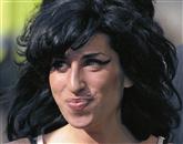 Kontroverzna pevka Amy Winehouse je po smrti lani poleti zapustila dediščino v višini 4,66 milijona ameriških dolarjev, ki jo bo podedovala njena bližnja družina Foto: Kieran Doherty