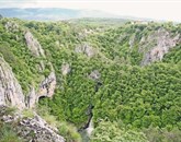  Uprava Parka Škocjanske jame nasprotuje  umestitvi vetrnic v regijski park, ki je Unescova dediščina, biosferni rezervat Kras, ki ga ščitita Ramsarska konvencija in status Natura 2000
 Foto: Bogdan Macarol