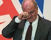 Uli Hoeness, predsednik nemškega nogometnega velikana Bayerna, je dobil tri leta in pol zaporne kazni, ki mu jo je Münchensko sodišče izreklo zaradi utaje davkov 