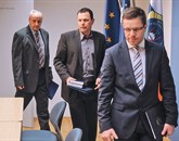 Zahtevano gradivo bomo dobili, četudi po daljši, sodni poti, pravijo (z leve) Jože Kozina, Harij Furlan in Darko Majhenič  Foto: STA