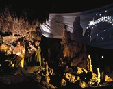 Od jutri do zadnjega ponedeljka v tem letu bodo v Postojnski jami na ogled žive jaslice (na fotografiji je lanskoletna biblična predstava), ki jih bo pred jamo spremljal živahen božični sejem Foto: Arhiv Postojnske Jame