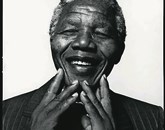 V Johannesburgu bo danes premiera biografskega filma o Nelsonu Mandeli z naslovom Mandela, Long Walk to Freedom (Mandela, dolga pot do svobode) 
