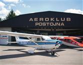 Zaradi vojaških vaj so ostala številna letala primorskih aeroklubov na tleh Foto: Lori Ferko