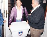 Volilni odbori takole   prinašajo glasovnice z volišč do  občinske volilne komisije  Foto: Tomaž Primožič/Fpa