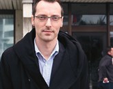 Gavrilo Hadžić iz Nacionalnega forenzičnega laboratorija je na lepilnem traku, s katerim je imel pokojni zvezane roke, našel DNK obtoženega Koste Aleksandrova 
