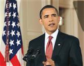 Predsednik Barack Obama je danes v Modri sobi Bele hiše pred predsednikom vrhovnega sodišča Johnom Robertsom prisegel za drugi štiriletni mandat Foto: STA